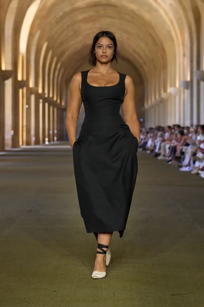 Look 10